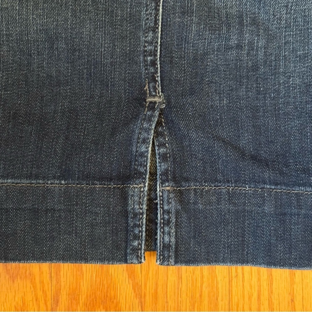 Levi’s Denim Dark Wash Skirt Women’s Size 4 - Picture 7 of 11